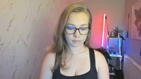 Holly online show from October 2025 06:39:01 PM