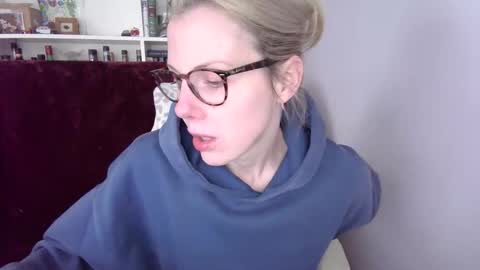 holly_bourbon online show from March 2026 06:12:02 PM