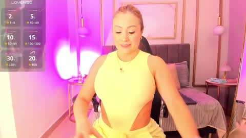 Snapshot of holly_madison_ chatting on July 2026 01:24:01 PM Holly Madisson online show from July 2026 01:24:01 PM