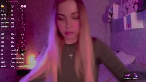 holly_molly8 online show from March 2025 11:24:02 PM