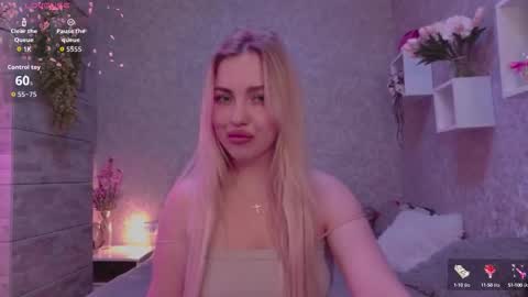 holly_molly8 online show from September 2025 07:50:01 PM