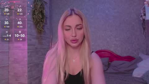 holly_molly8 online show from October 2025 04:36:02 PM