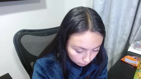 Snapshot of holly_rose69 chatting on October 2025 06:58:02 AM Holly online show from October 2025 06:58:02 AM