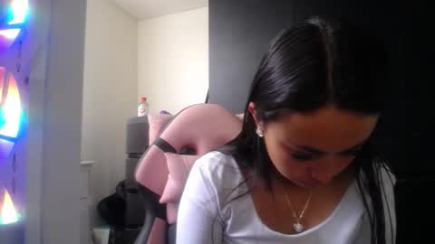 Snapshot of holly_rose69 chatting on January 2026 06:54:02 PM Holly online show from January 2026 06:54:02 PM