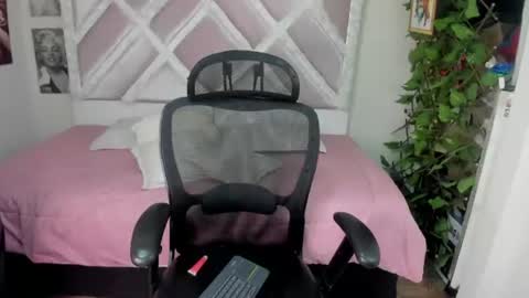 Holly online show from June 2026 12:59:01 AM
