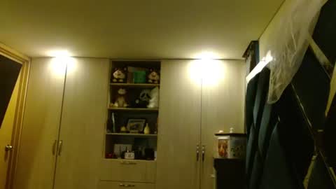 Holly online show from June 2026 04:31:01 AM