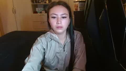Holly online show from June 2026 02:33:01 AM