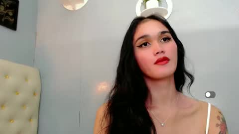 Snapshot of holly_sunshine69 chatting on December 2024 12:08:02 PM Apple online show from December 2024 12:08:02 PM