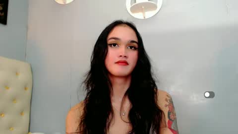 Snapshot of holly_sunshine69 chatting on December 2024 09:55:01 AM Apple online show from December 2024 09:55:01 AM