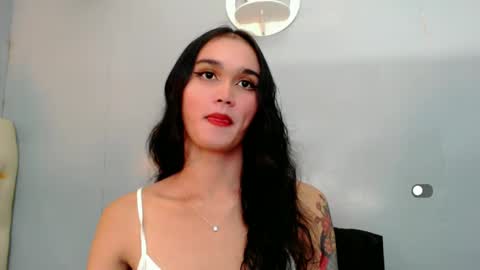 Snapshot of holly_sunshine69 chatting on December 2024 11:17:02 AM Apple online show from December 2024 11:17:02 AM