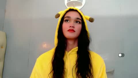 Snapshot of holly_sunshine69 chatting on December 2024 09:17:02 AM Apple online show from December 2024 09:17:02 AM