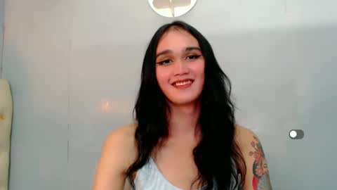 Snapshot of holly_sunshine69 chatting on January 2025 12:35:02 PM Apple online show from January 2025 12:35:02 PM