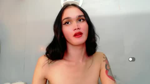 Snapshot of holly_sunshine69 chatting on January 2025 01:24:01 PM Apple online show from January 2025 01:24:01 PM