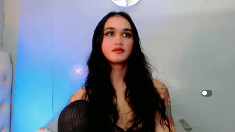 Snapshot of holly_sunshine69 chatting on January 2025 08:22:01 AM Apple online show from January 2025 08:22:01 AM