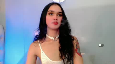 Snapshot of holly_sunshine69 chatting on February 2025 08:29:01 AM Apple online show from February 2025 08:29:01 AM