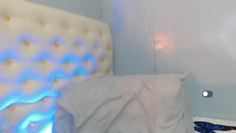 Snapshot of holly_sunshine69 chatting on February 2025 08:16:01 AM Apple online show from February 2025 08:16:01 AM