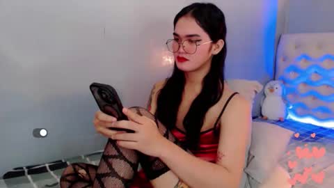 Snapshot of holly_sunshine69 chatting on April 2026 07:56:01 AM Apple online show from April 2026 07:56:01 AM
