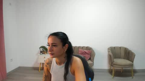 holly_wood18 online show from July 2026 08:11:02 AM