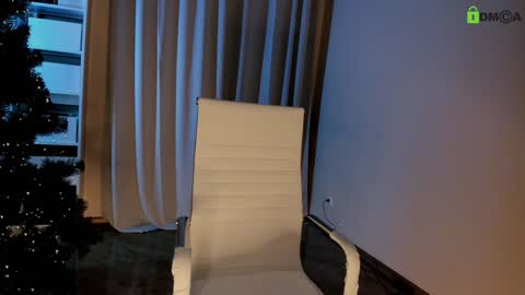 hollyextra online show from December 2024 02:13:01 AM