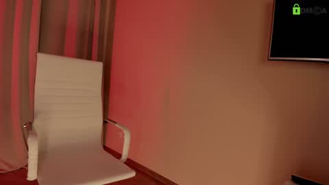 hollyextra online show from December 2024 07:00:02 PM