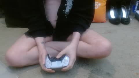 Holly Hawkes online show from May 2026 12:39:01 AM