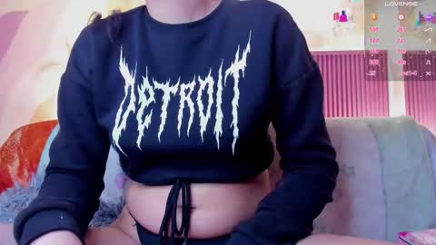 Snapshot of hollyhill_ chatting on September 2025 11:46:02 AM Holly online show from September 2025 11:46:02 AM