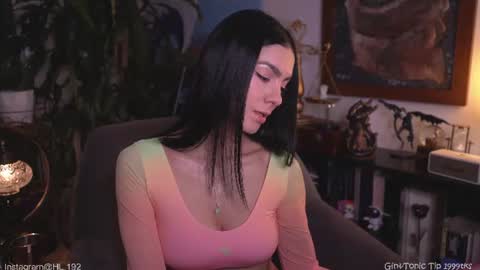 Holly Linder online show from June 2026 02:14:02 AM