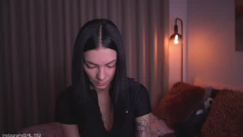 Holly Linder online show from June 2026 01:49:01 AM
