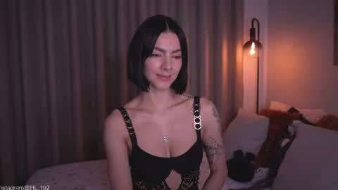 Holly Linder online show from July 2026 02:00:02 AM