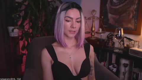 Holly Linder online show from July 2026 02:20:02 AM