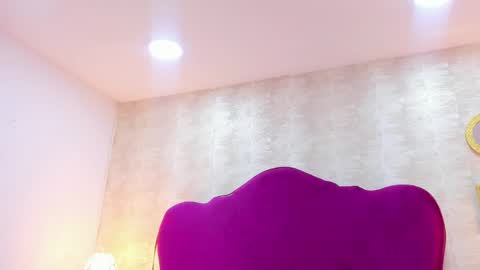 Holly online show from April 2026 01:15:01 PM