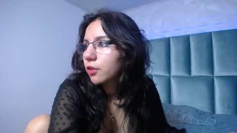 hollypeach_ online show from December 2025 07:52:02 PM