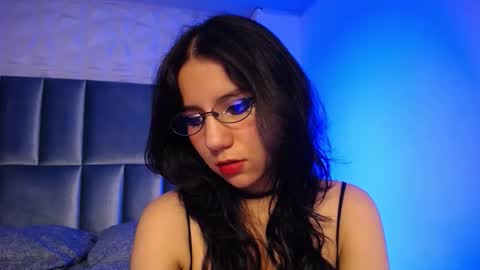hollypeach_ online show from March 2026 07:40:01 PM