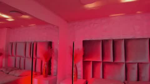 hollypeach_ online show from April 2026 08:00:02 PM