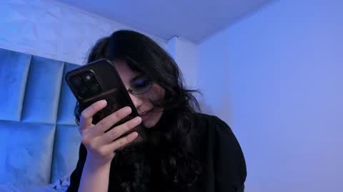 hollypeach_ online show from May 2026 01:56:01 AM