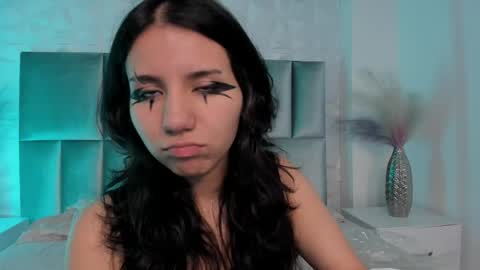 hollypeach_ online show from May 2026 08:04:02 PM