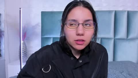 hollypeach_ online show from June 2026 06:41:01 AM