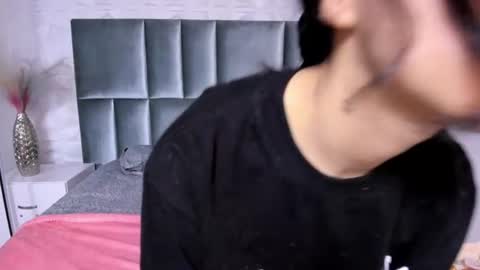 hollypeach_ online show from June 2026 08:10:01 PM