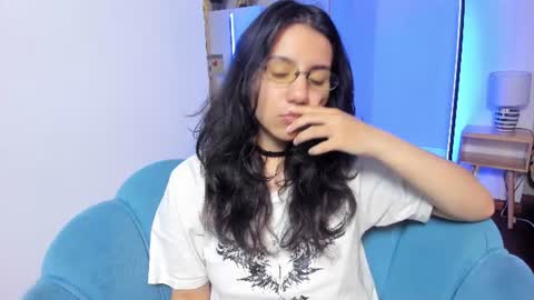 hollypeach_ online show from July 2026 05:15:02 PM