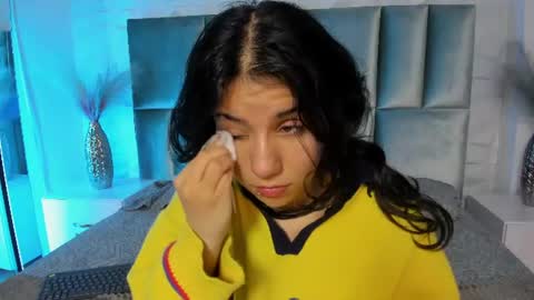 hollypeach_ online show from July 2026 07:27:02 PM