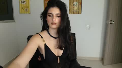 Snapshot of hollyshit_ chatting on April 2026 12:02:02 AM hollyshit_ online show from April 2026 12:02:02 AM