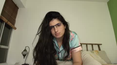 hollyshit_ online show from July 2026 02:05:01 AM
