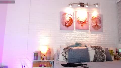hollyt1 online show from June 2026 03:48:01 AM