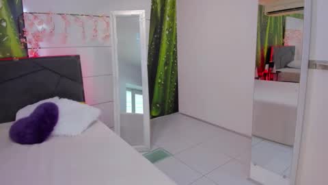 Snapshot of hollytaillor chatting on September 2025 05:29:01 AM HollyTaillor online show from September 2025 05:29:01 AM