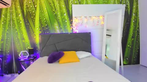 Snapshot of hollytaillor chatting on September 2025 05:07:01 AM HollyTaillor online show from September 2025 05:07:01 AM