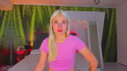 Snapshot of hollytaillor chatting on October 2025 05:29:02 AM HollyTaillor online show from October 2025 05:29:02 AM