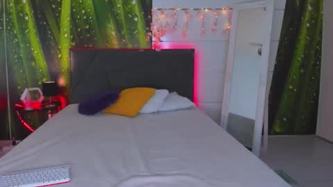 Snapshot of hollytaillor chatting on October 2025 12:08:02 PM HollyTaillor online show from October 2025 12:08:02 PM