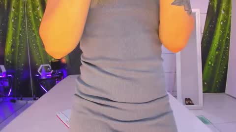 Snapshot of hollytaillor chatting on October 2025 06:17:01 AM HollyTaillor online show from October 2025 06:17:01 AM