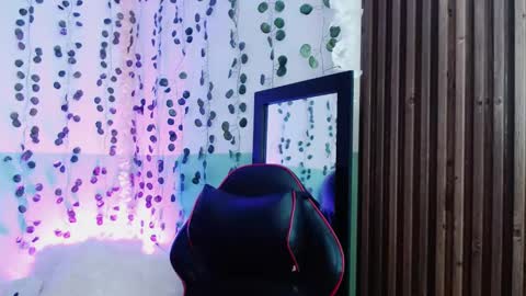 holly online show from December 2024 10:09:02 PM