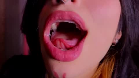 holly online show from December 2025 02:21:01 AM